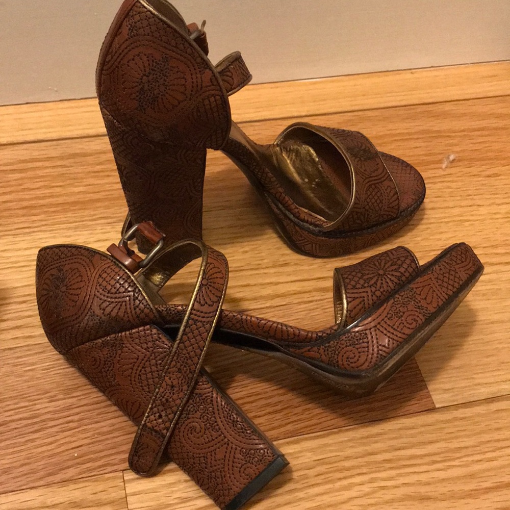 Prada embroidered leather sandals in size 36